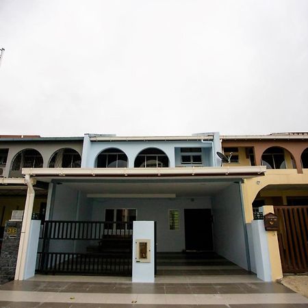 Hom2Rex Kuching Homestay Taman Timberland Exterior photo